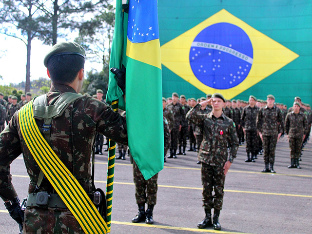 Continência à Bandeira Nacional