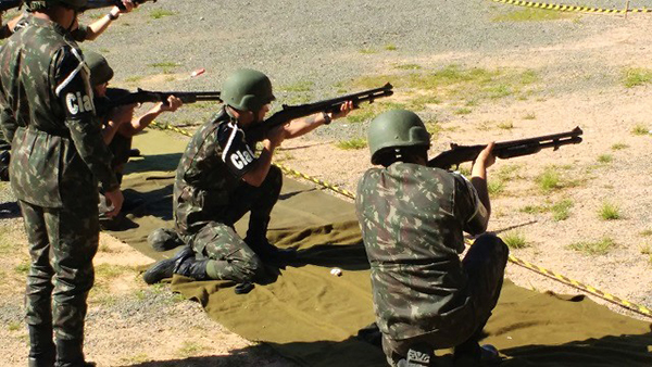 13. Tiro dos Soldados na posição de tiro de joelho sem apoio