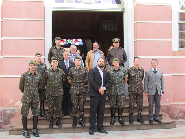 Visita do General Edson Leal Pujol, Chefe do Comando Militar do Sul ao Centro Regional de Cultura Rio Pardo RS (2)