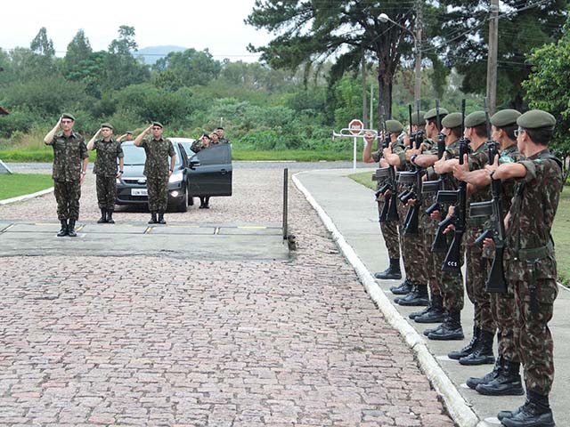 pqrmnt3 visita diretor obras militares (2)