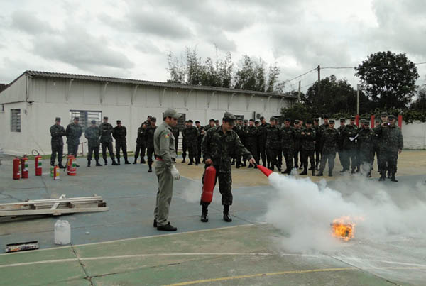 1BdaCMec Instrucao Prevencao Combate Incendio 04