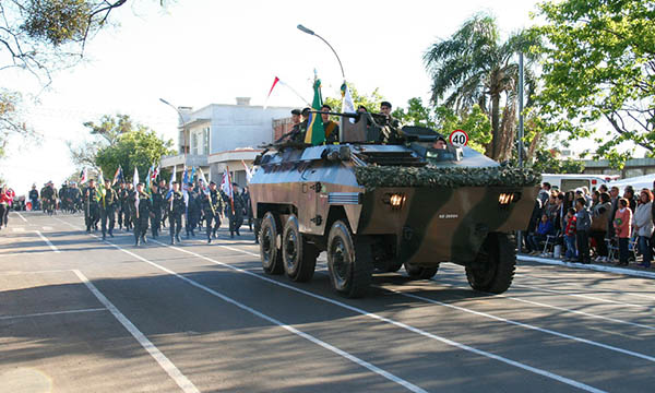 1BdaCMec Desfile Bandeira Nacional e Sua Guarda