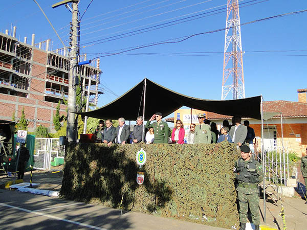 1BdaCMec Gen Bassoli Autoriza Inicio Desfile 7Setembro 03