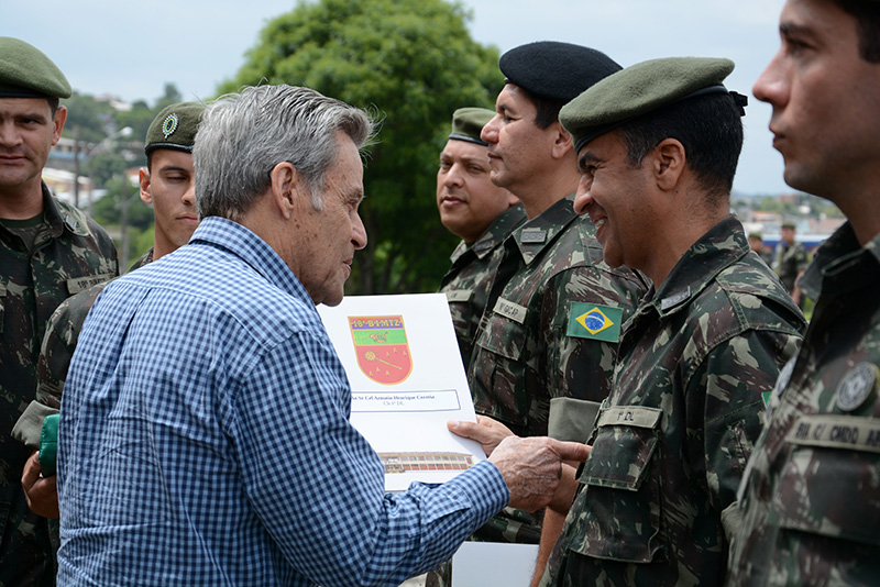 03   Amigo do Btl recebendo Diploma