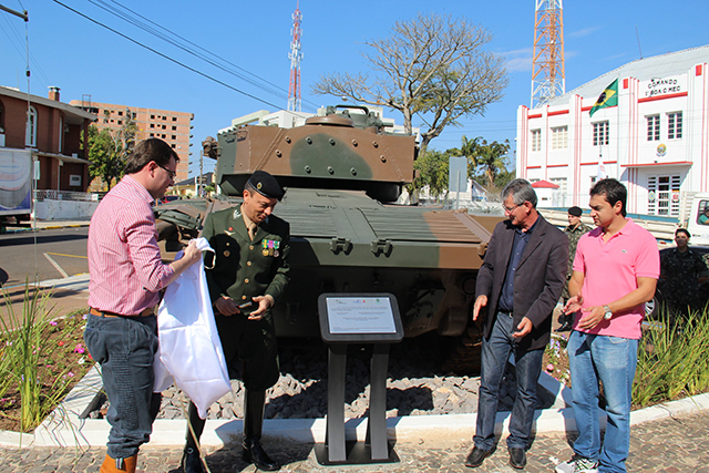 06 1BdaCMec Inauguracao Monumento M41